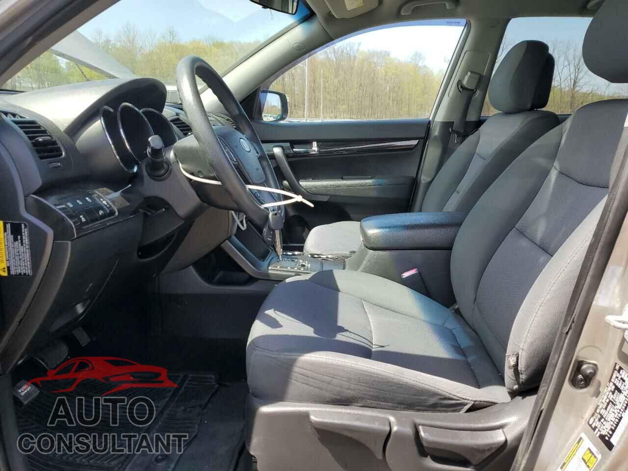 KIA SORENTO 2013 - 5XYKTDA64DG350077