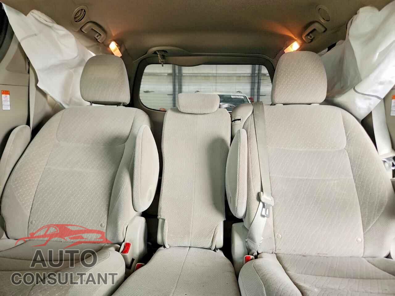 TOYOTA SIENNA 2017 - 5TDKZ3DC0HS848067
