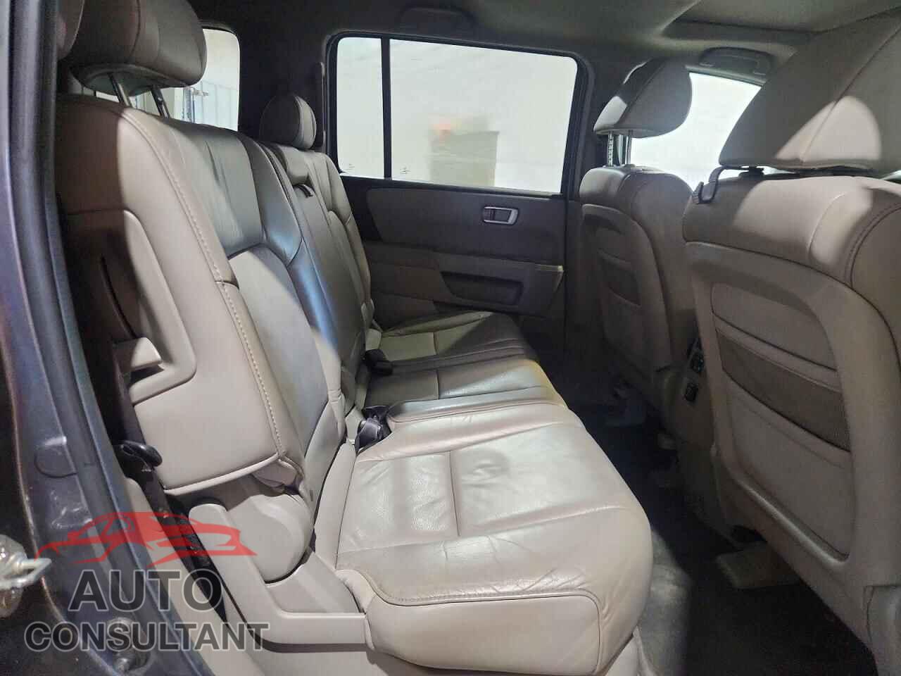 HONDA PILOT 2011 - 5FNYF4H58BB107004