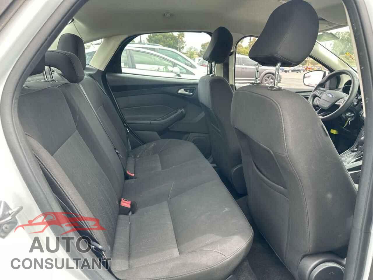 FORD FOCUS 2017 - 1FADP3F24HL271585