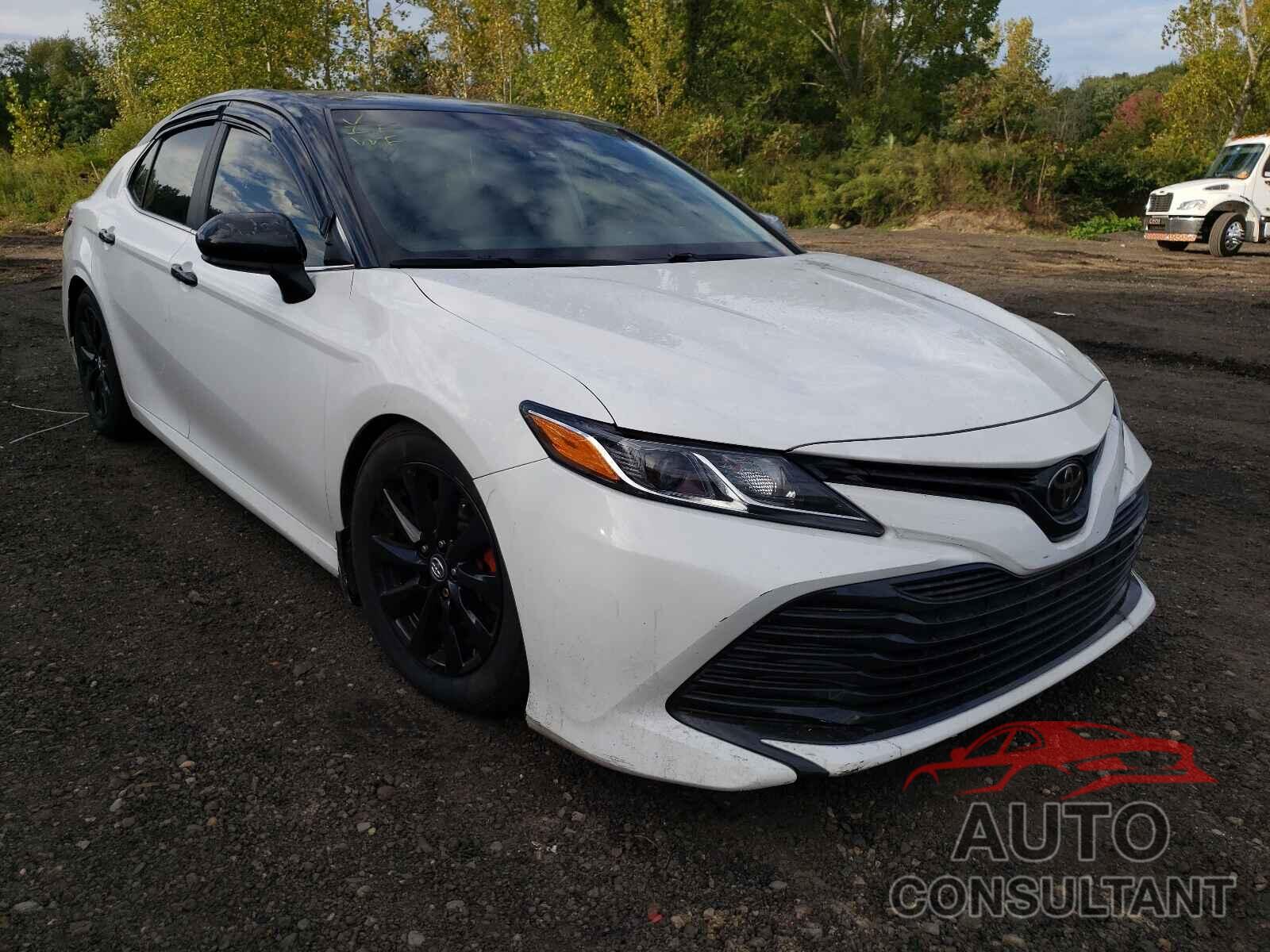 TOYOTA CAMRY 2018 - 4T1B11HK6JU086289