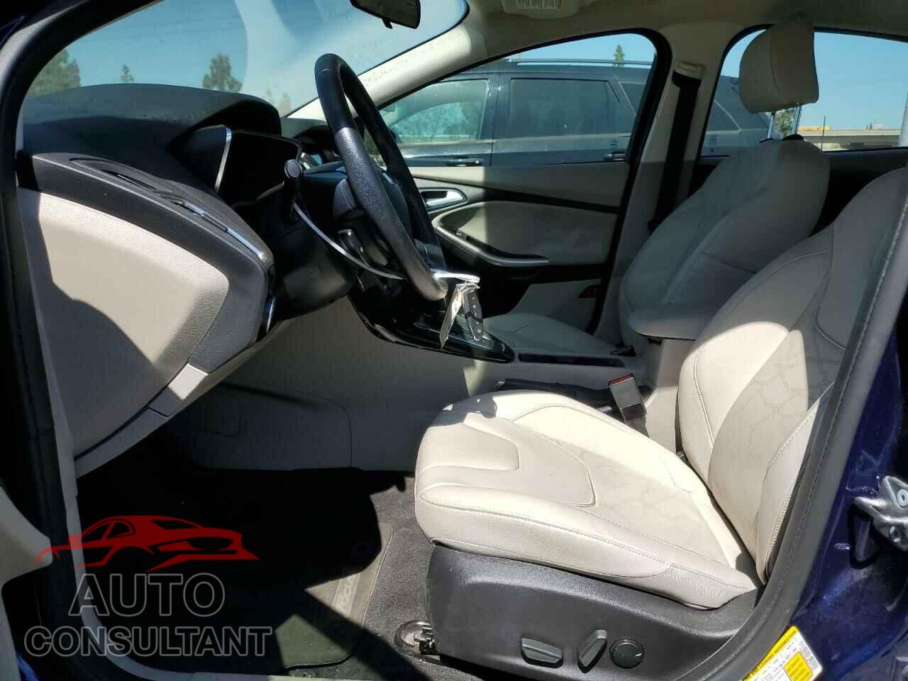 FORD FOCUS 2017 - 1FADP3R44HL271227