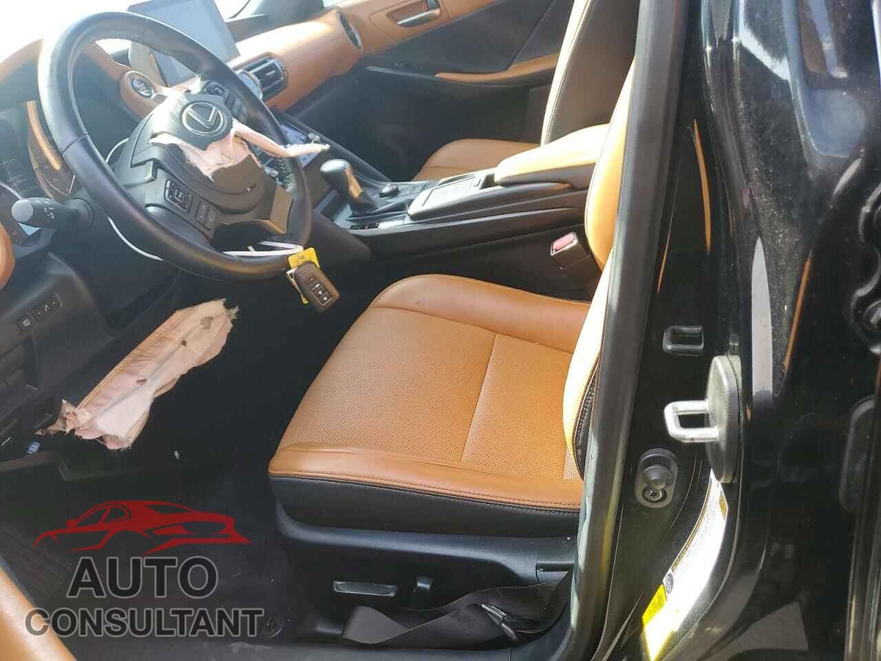 LEXUS IS 2021 - JTHAA1D22M5111935