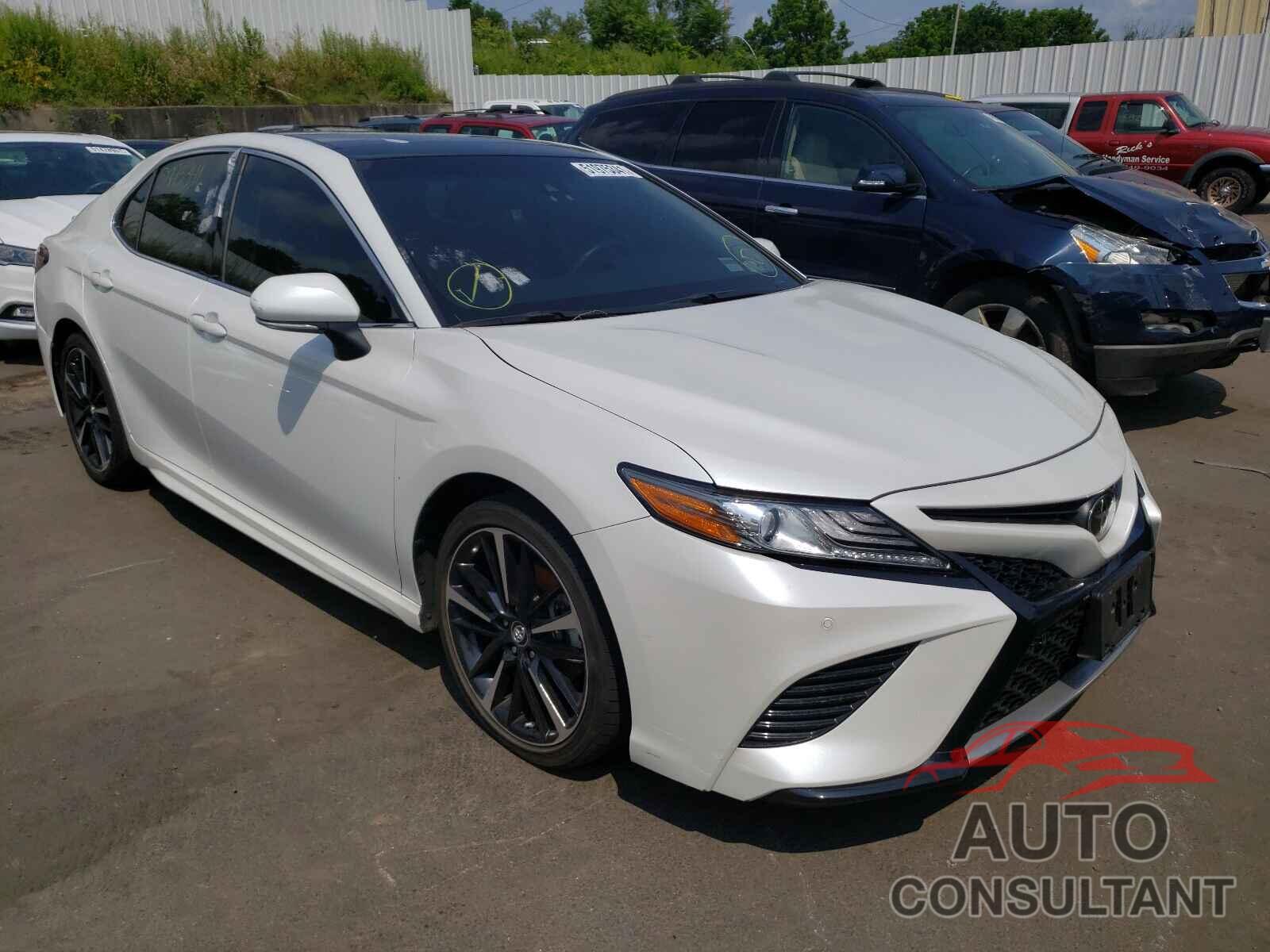 TOYOTA CAMRY 2018 - 4T1B61HK1JU013154