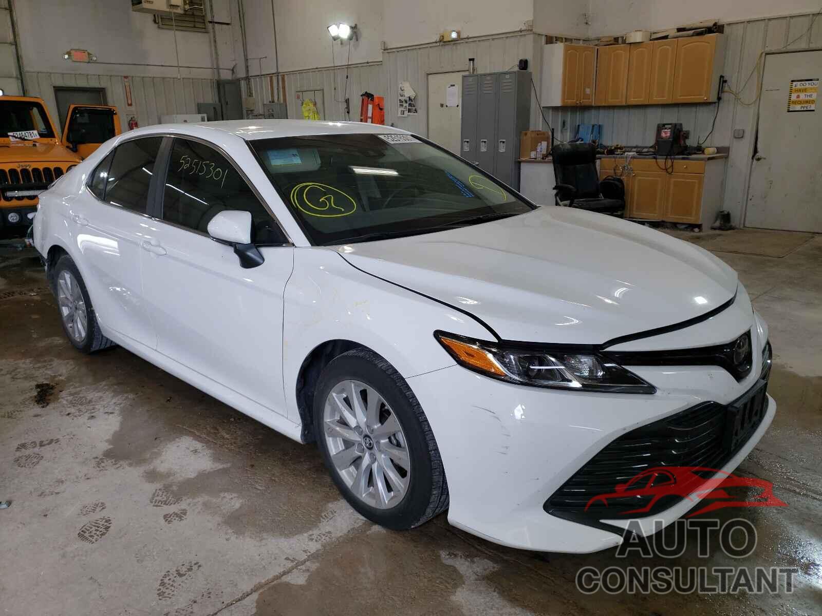 TOYOTA CAMRY 2018 - 4T1B11HK3JU647547