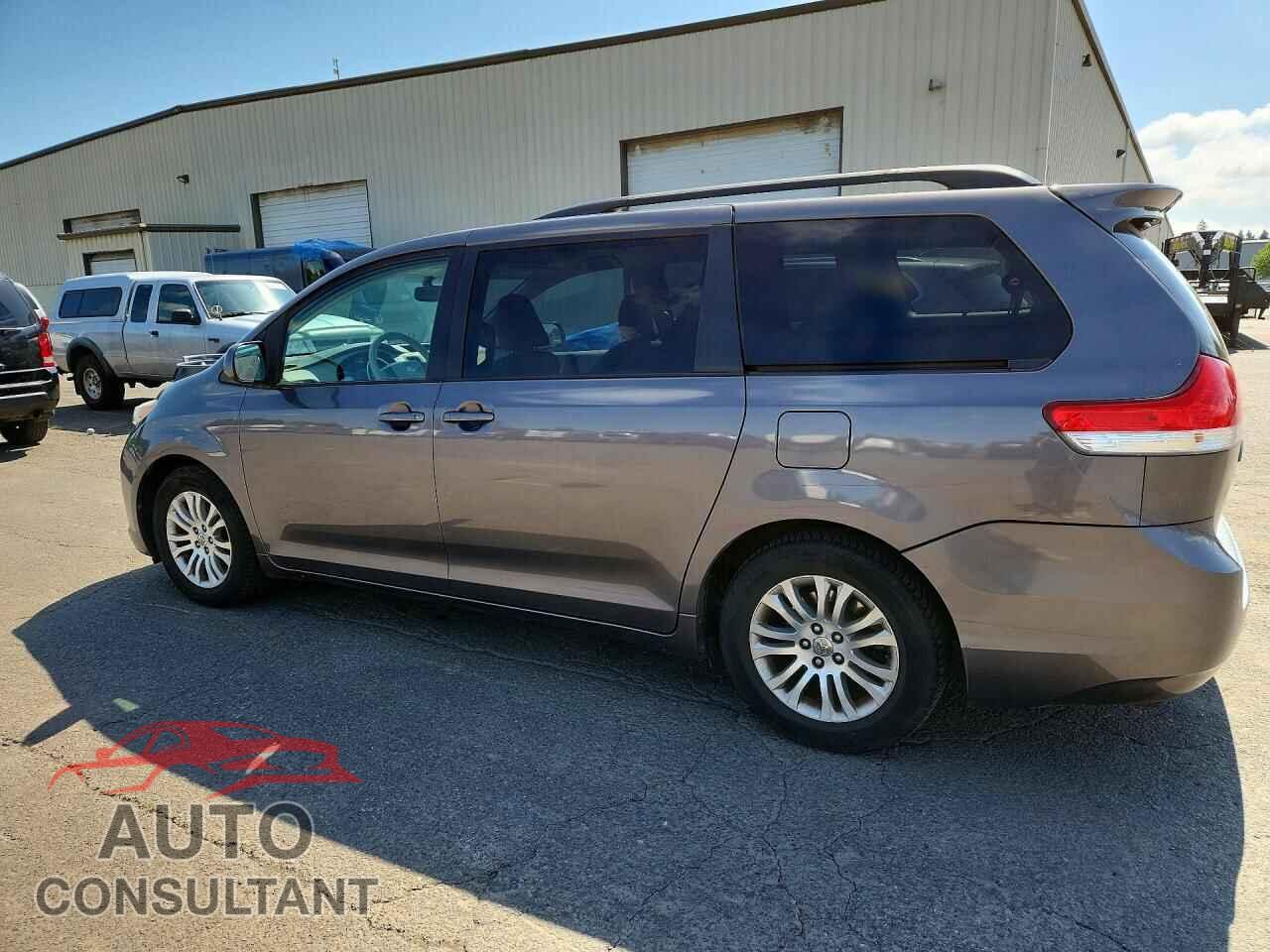 TOYOTA SIENNA 2011 - 5TDYK3DC6BS171211