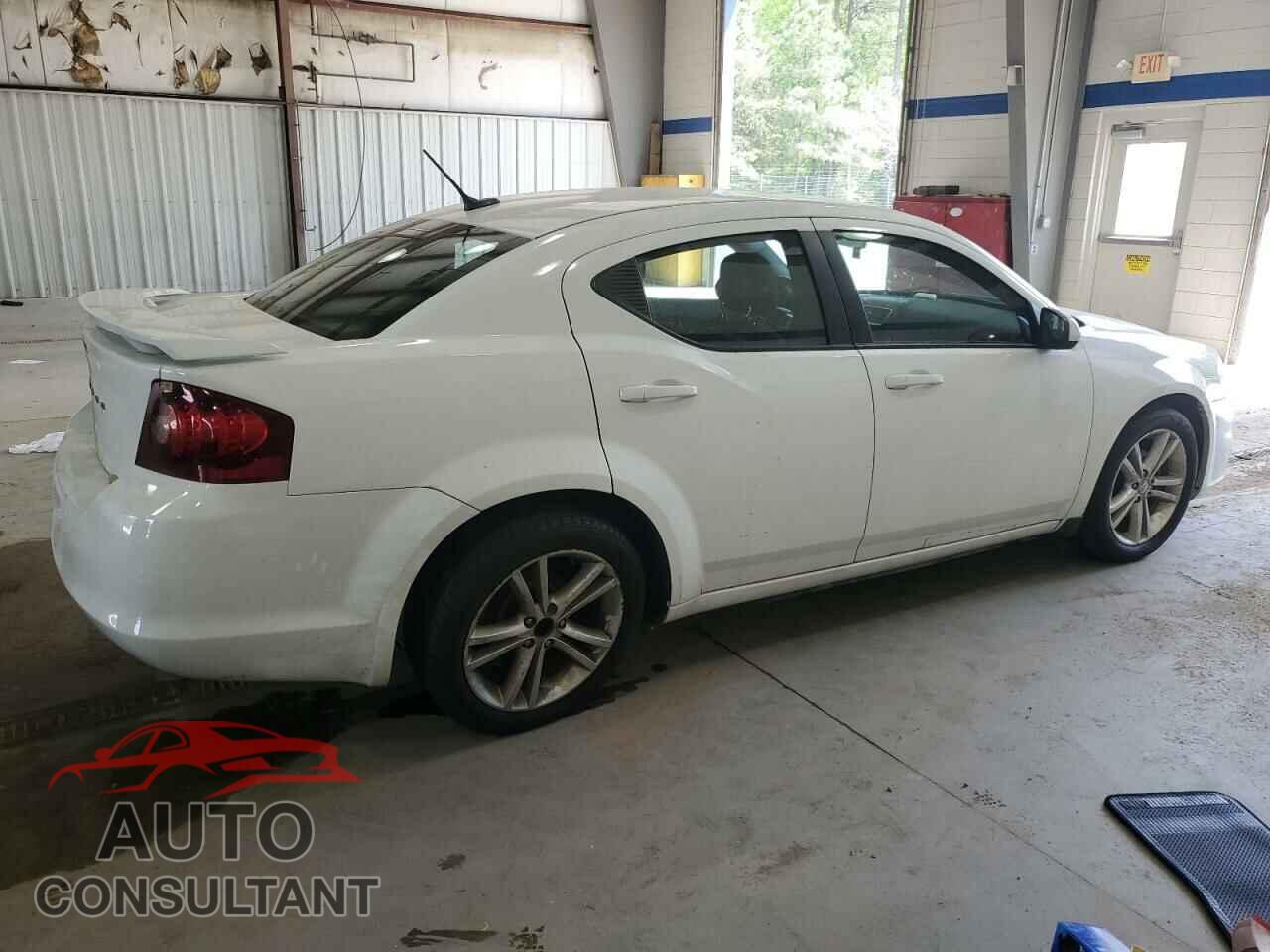 DODGE AVENGER 2011 - 1B3BD1FG4BN551983