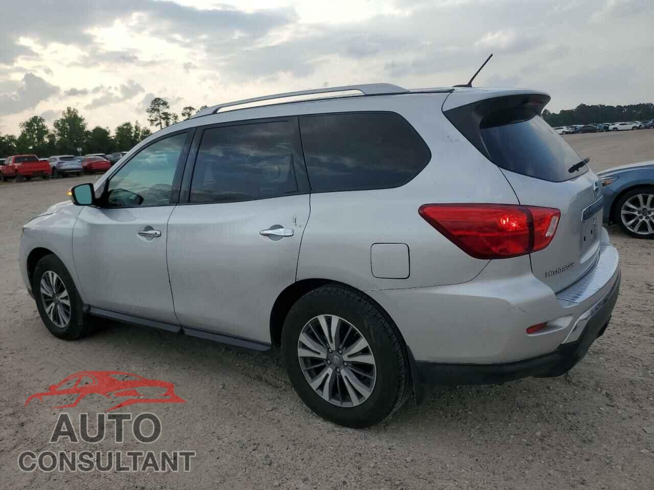 NISSAN PATHFINDER 2017 - 5N1DR2MN8HC613062