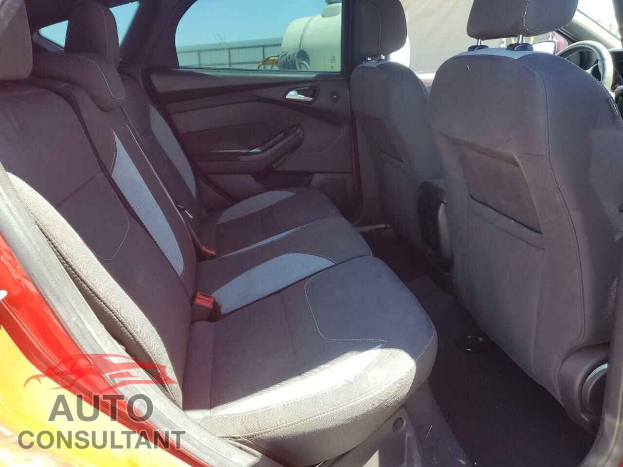 FORD FOCUS 2017 - 1FADP3L93HL215011