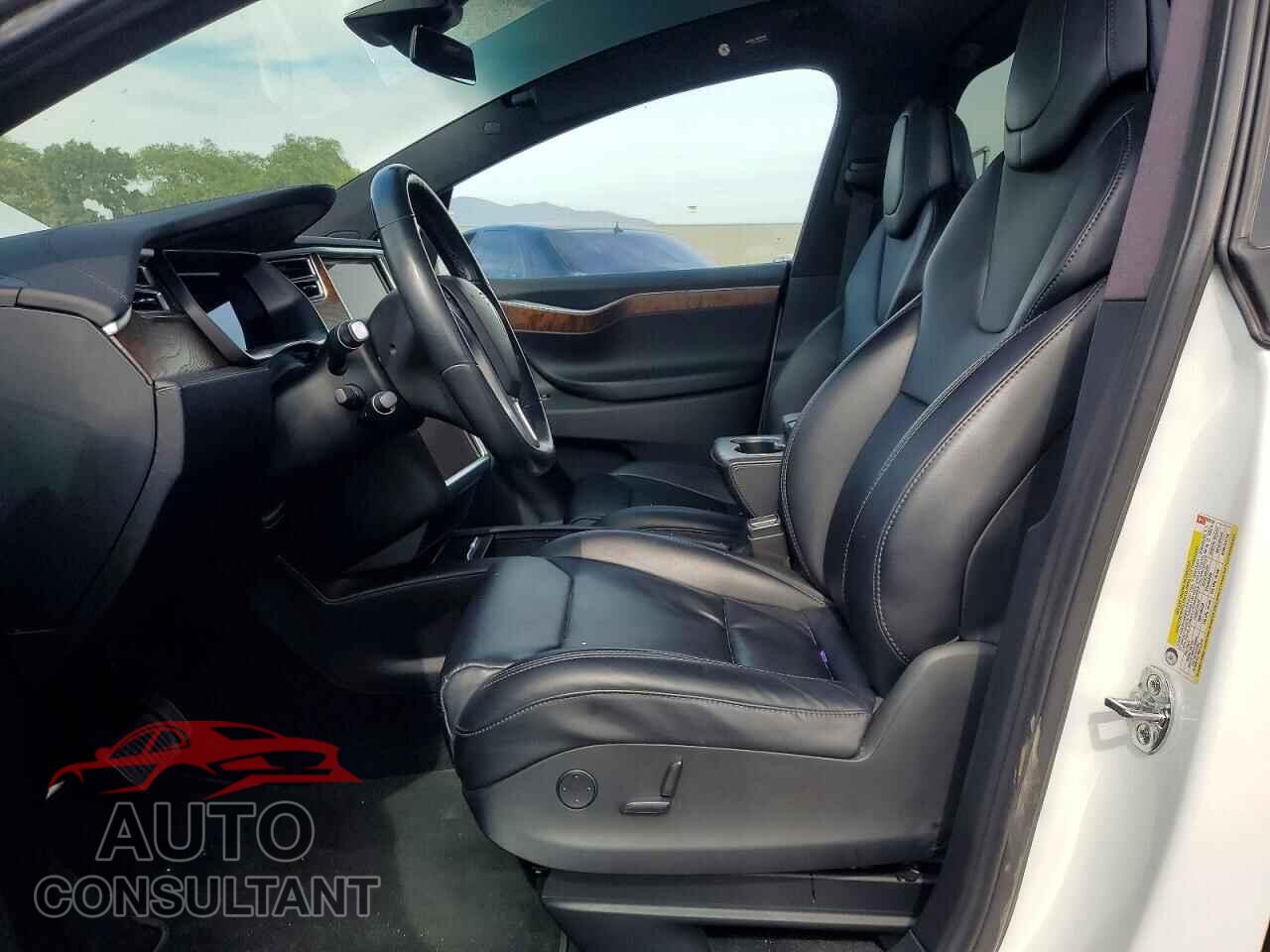 TESLA MODEL X 2017 - 5YJXCBE27HF070152