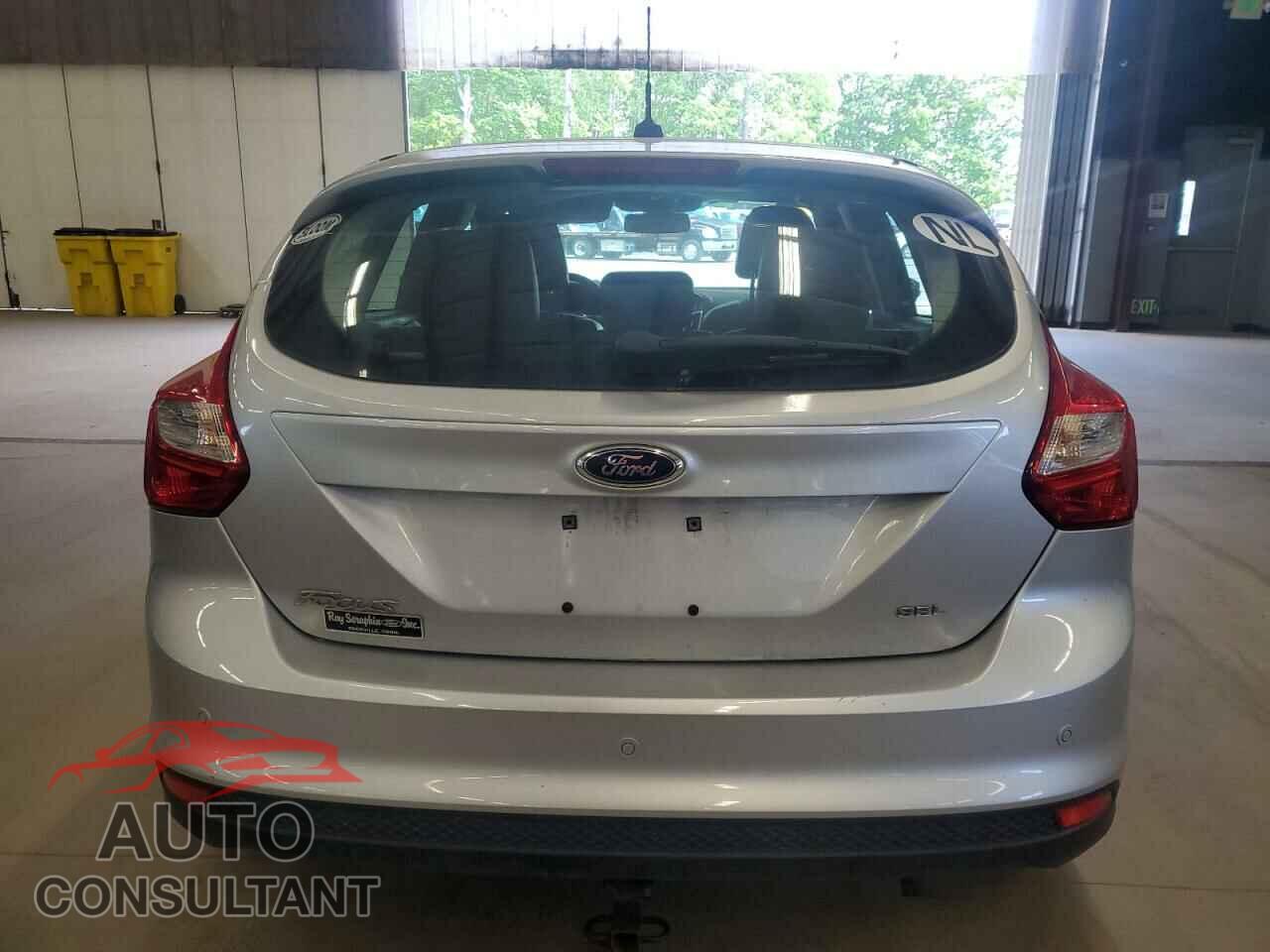 FORD FOCUS 2012 - 1FAHP3M22CL460104