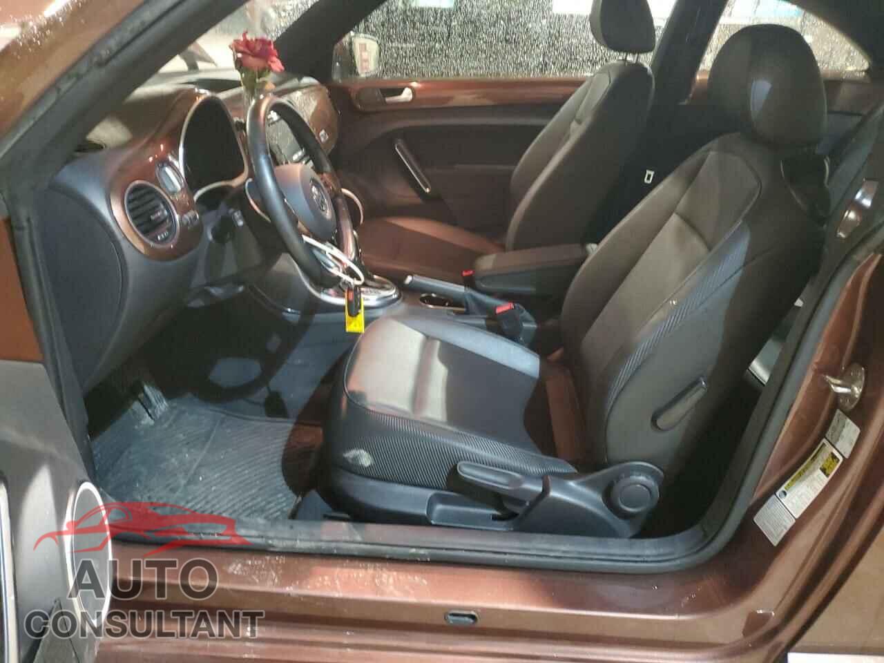 VOLKSWAGEN BEETLE 2017 - 3VWJ17AT3HM609771