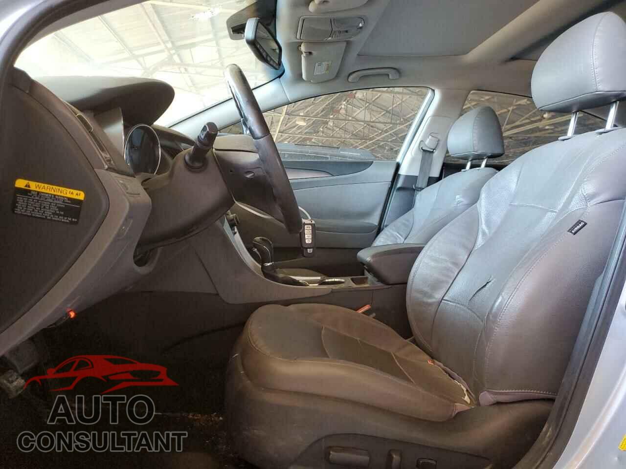 HYUNDAI SONATA 2012 - KMHEC4A48CA037538
