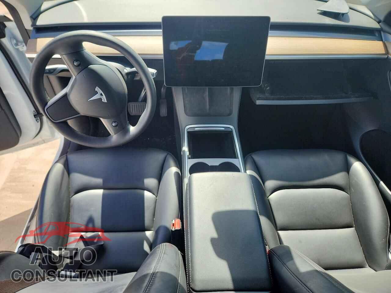 TESLA MODEL Y 2024 - 7SAYGDED0RF041831