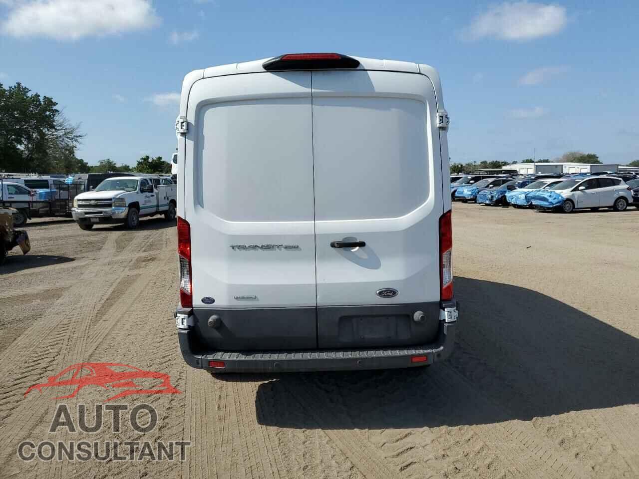 FORD TRANSIT 2018 - 1FTYR2CG1JKB10493