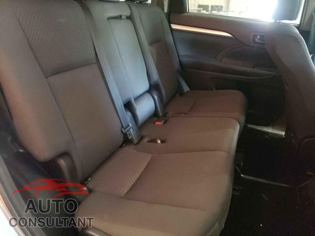 TOYOTA HIGHLANDER 2018 - 5TDBZRFH3JS828686