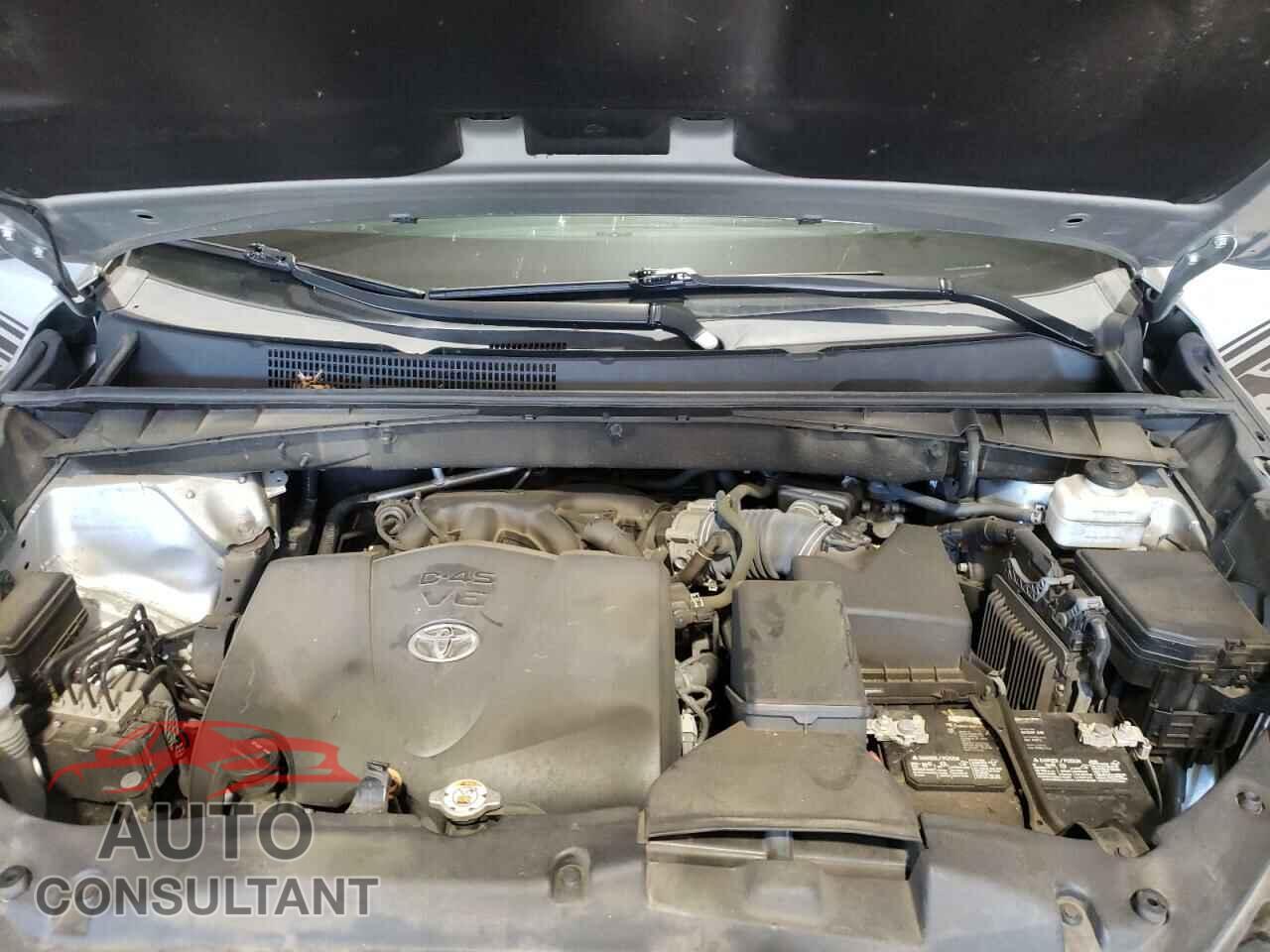 TOYOTA HIGHLANDER 2018 - 5TDBZRFH3JS828686
