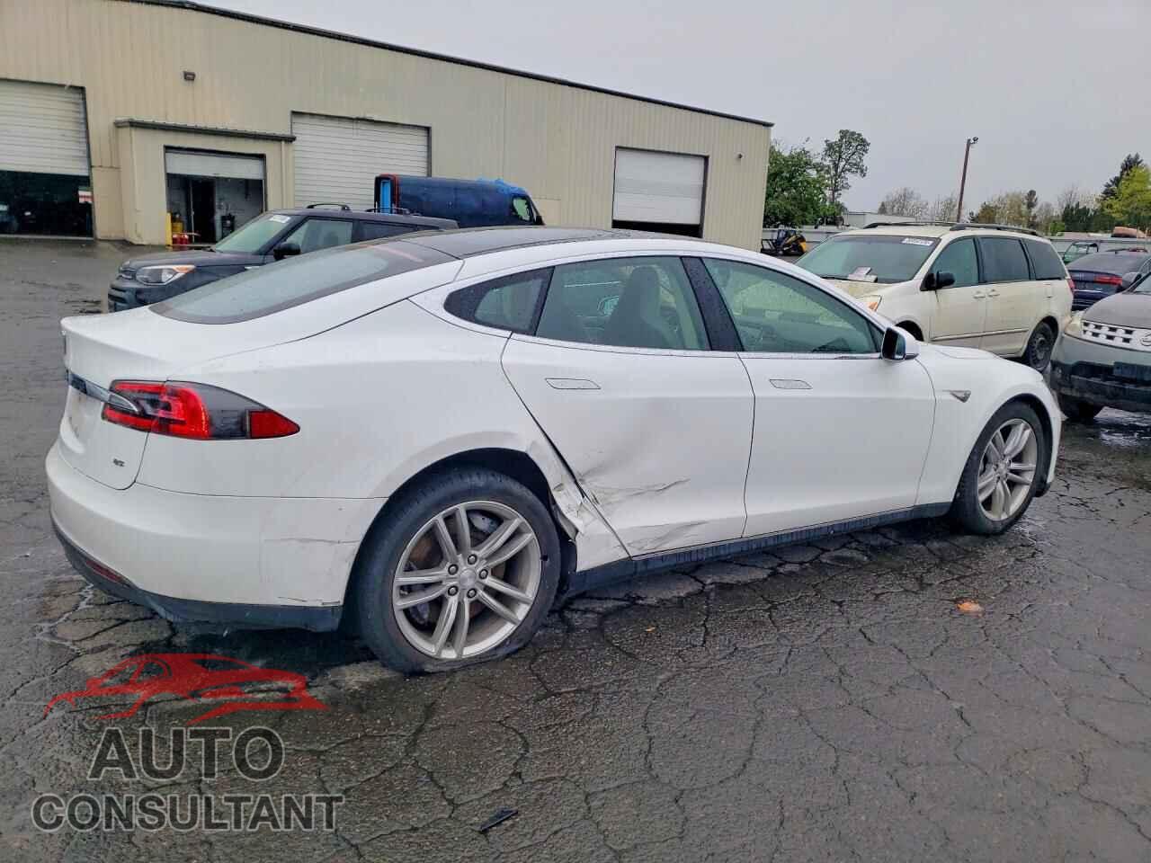 TESLA MODEL S 2013 - 5YJSA1DN7DFP12983
