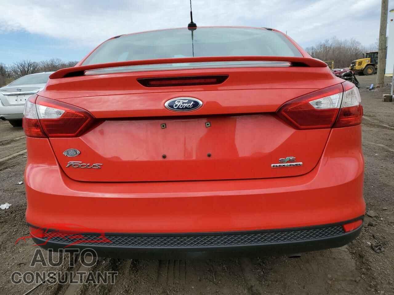 FORD FOCUS 2014 - 1FADP3F2XEL376529