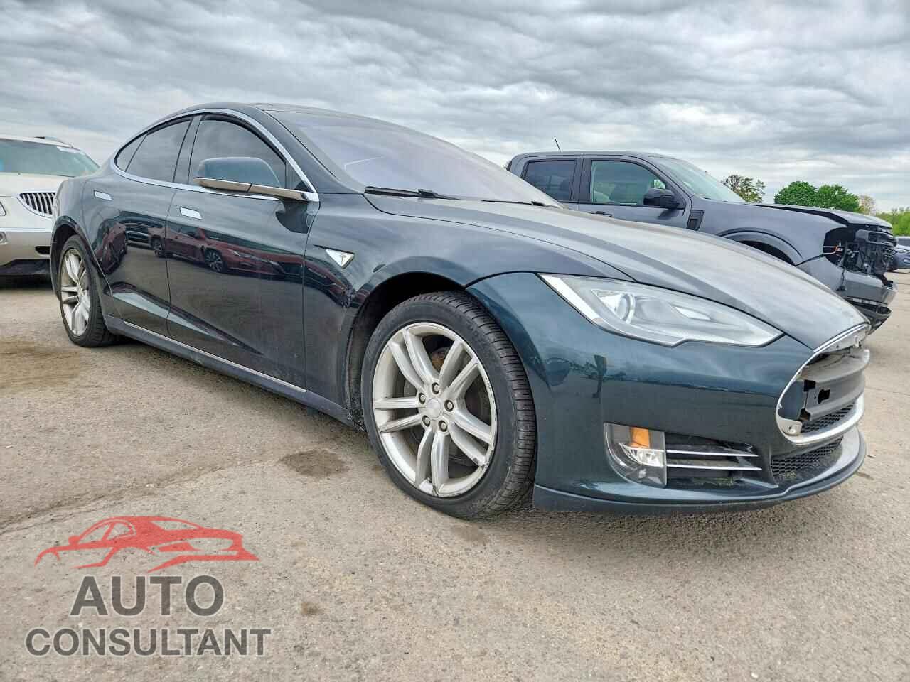 TESLA MODEL S 2013 - 5YJSA1DN5DFP06115