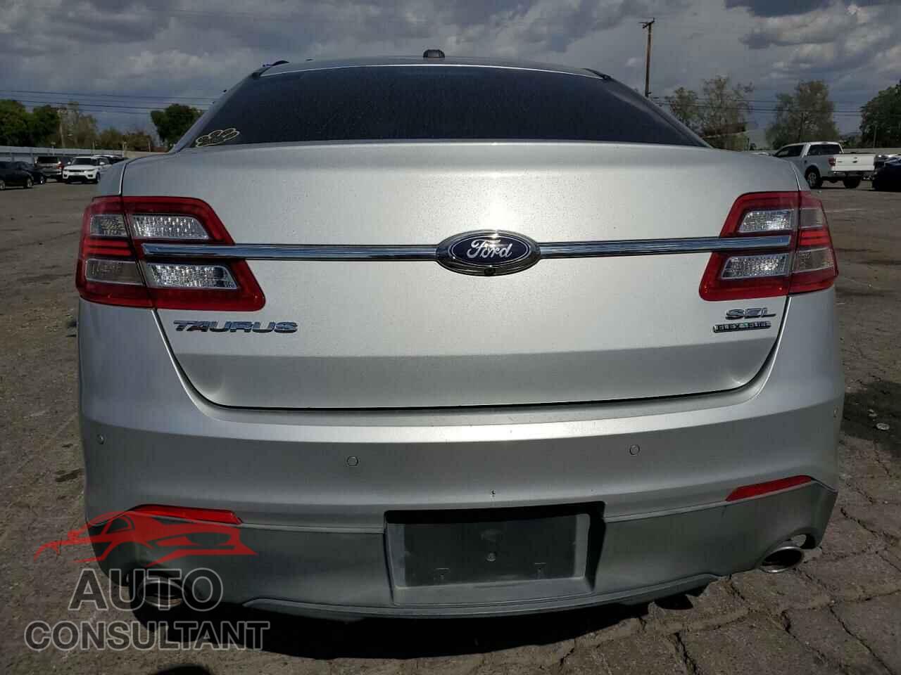 FORD TAURUS 2015 - 1FAHP2E88FG121647