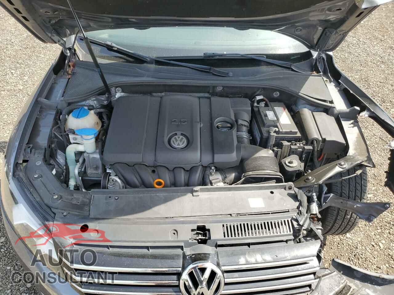 VOLKSWAGEN PASSAT 2013 - 1VWAP7A36DC111333