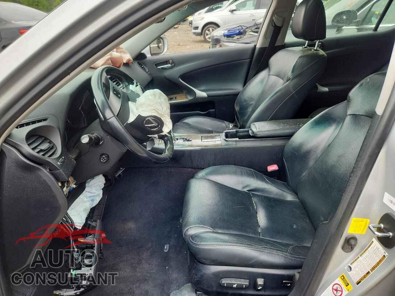 LEXUS IS 2011 - JTHCF5C20B5049385