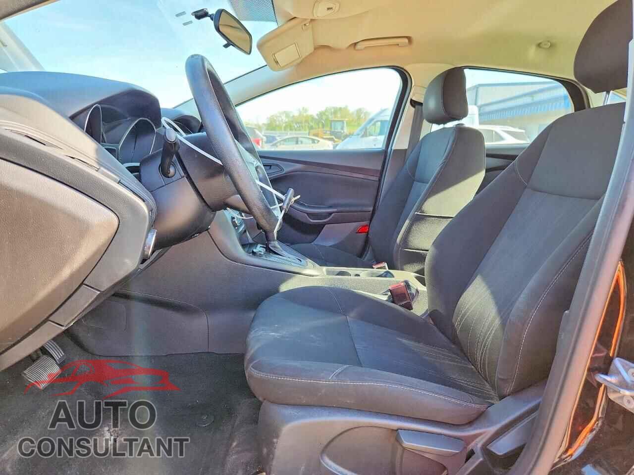 FORD FOCUS 2017 - 1FADP3E28HL239093