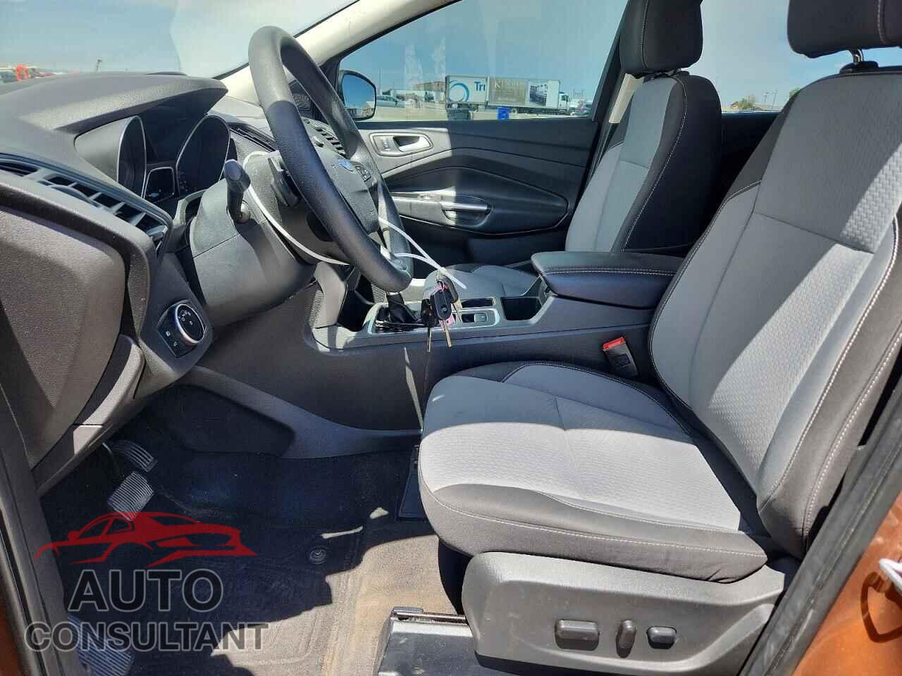 FORD ESCAPE 2017 - 1FMCU9GDXHUC12211