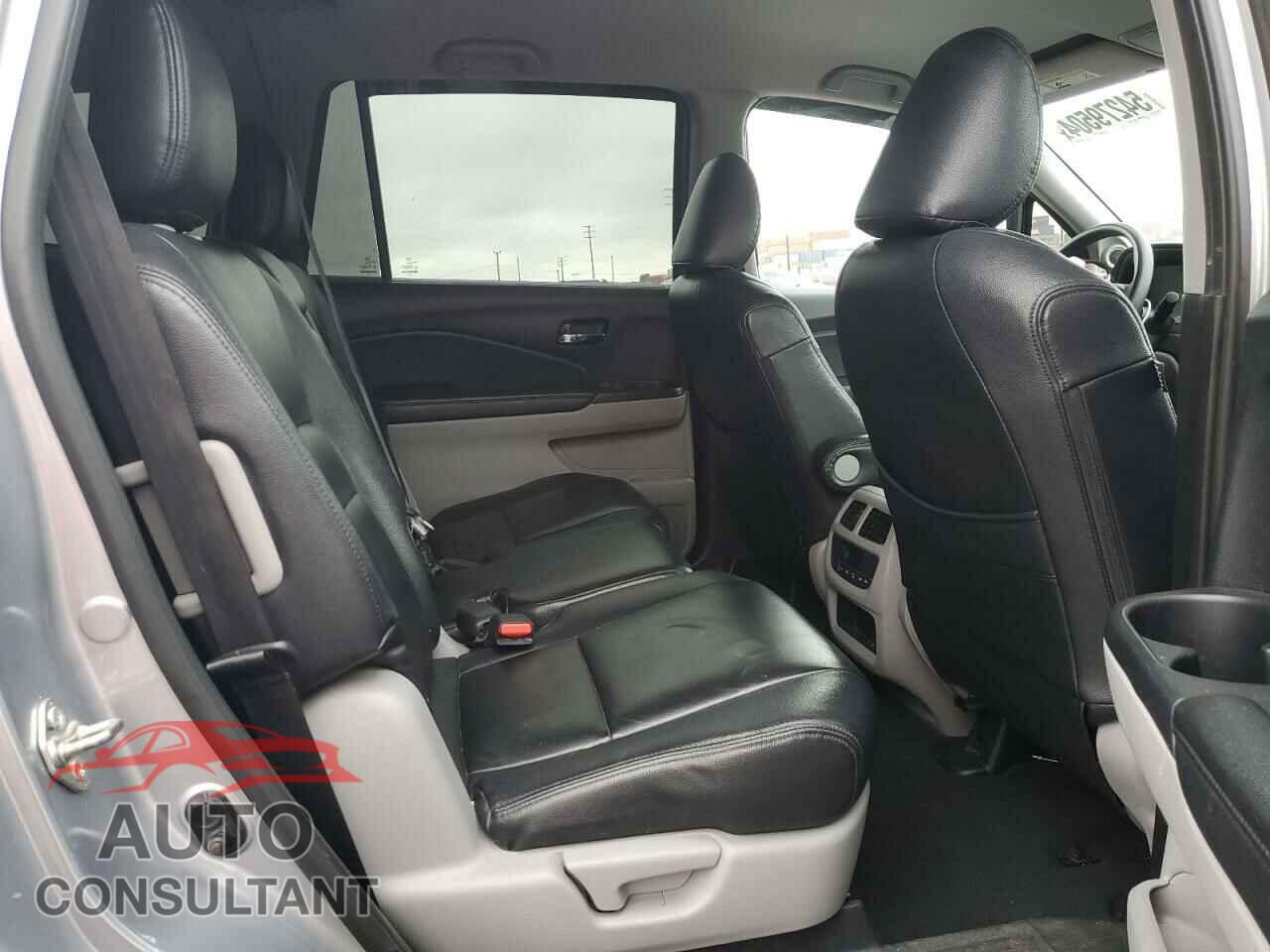 HONDA PILOT 2017 - 5FNYF6H36HB009673