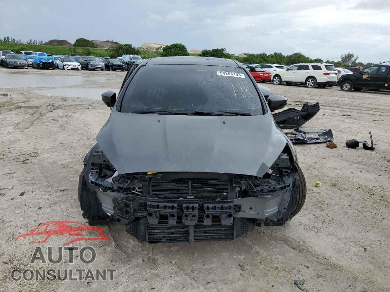 FORD FOCUS 2017 - 1FADP3L92HL229708