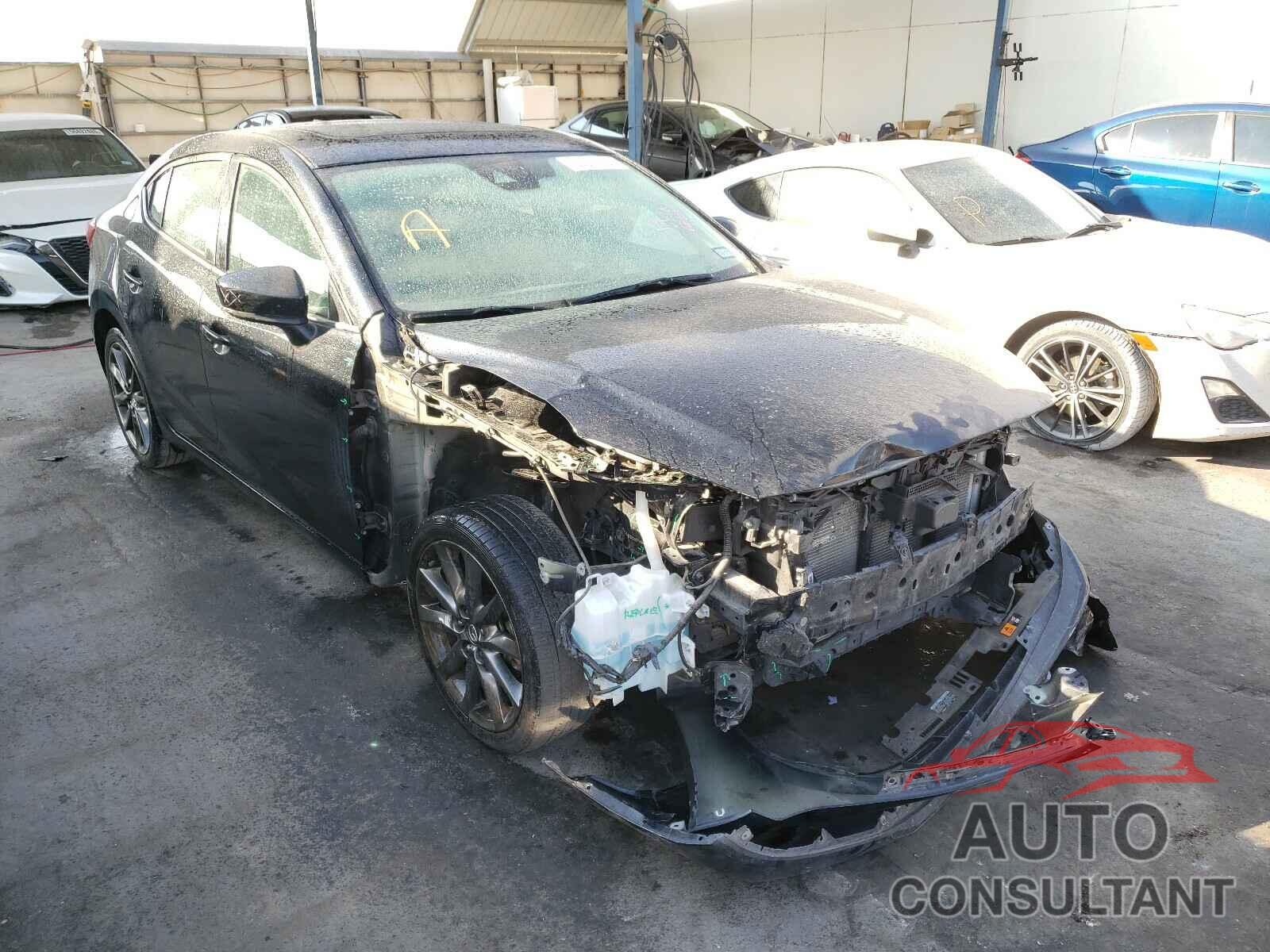 MAZDA 3 2018 - 3MZBN1V33JM274372