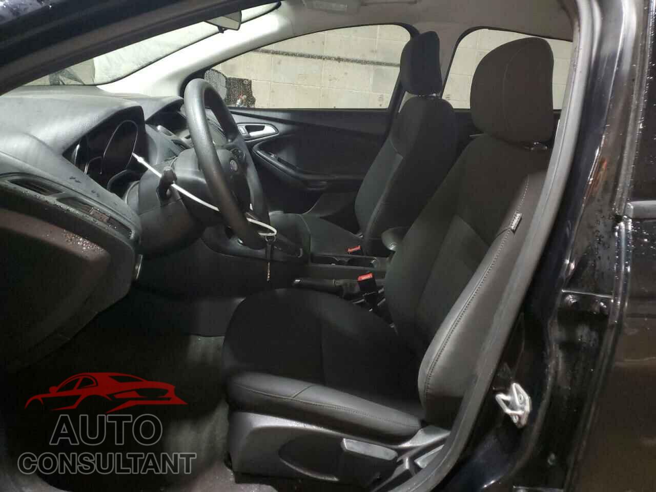 FORD FOCUS 2017 - 1FADP3F23HL244667