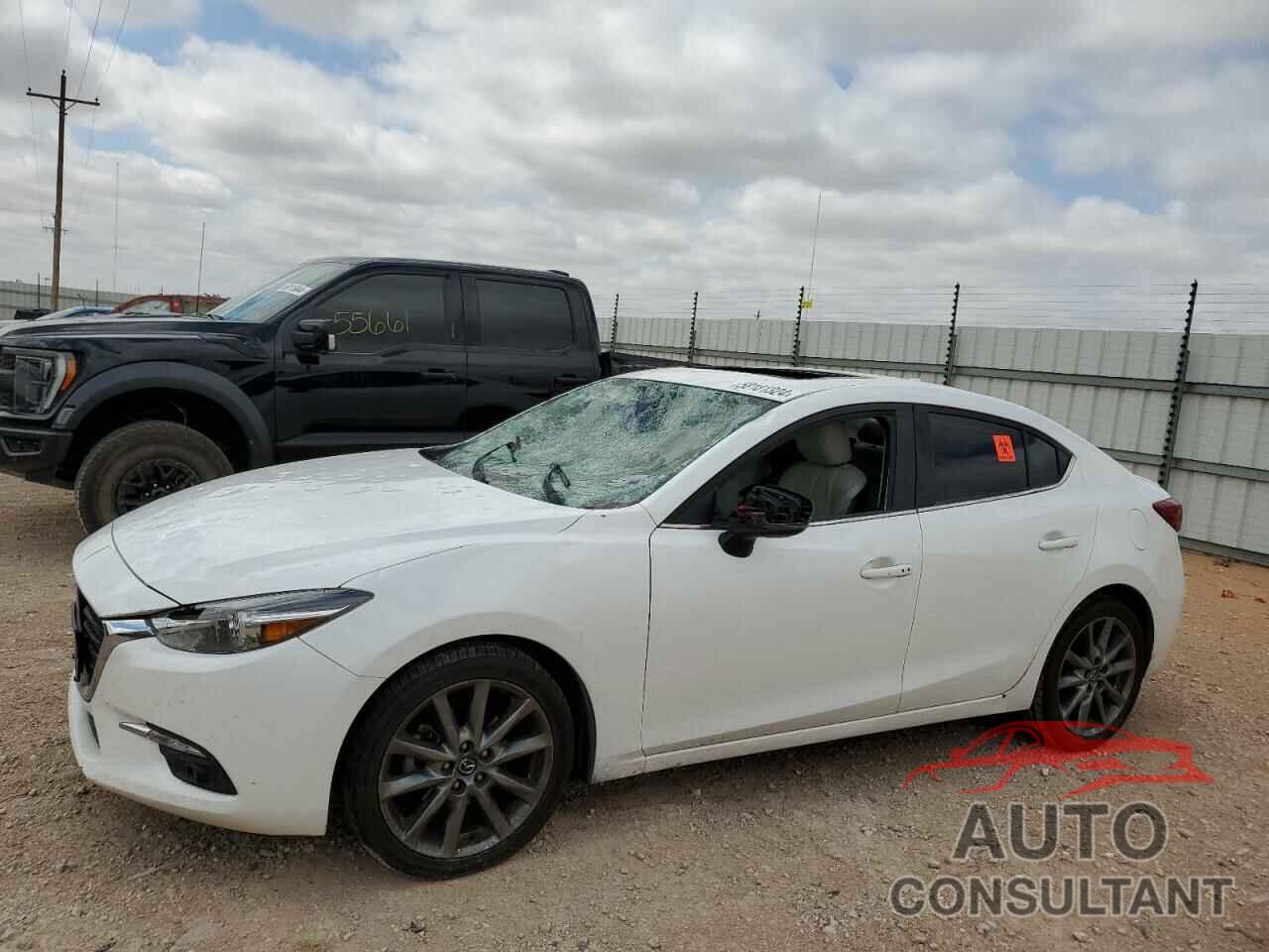 MAZDA 3 2018 - 3MZBN1W33JM254900