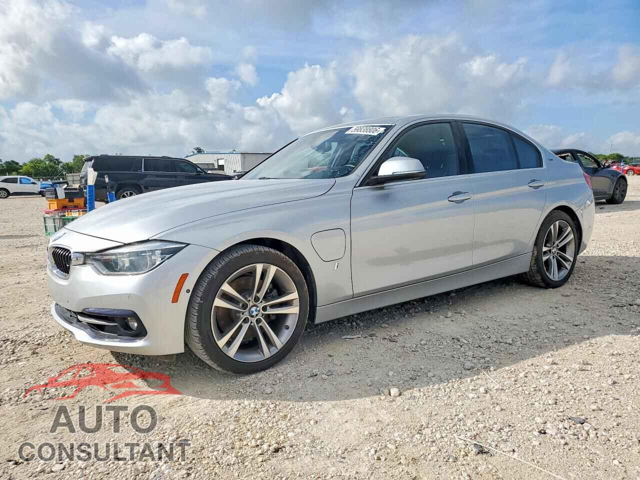 BMW 3 SERIES 2017 - WBA8E1C3XHA158560