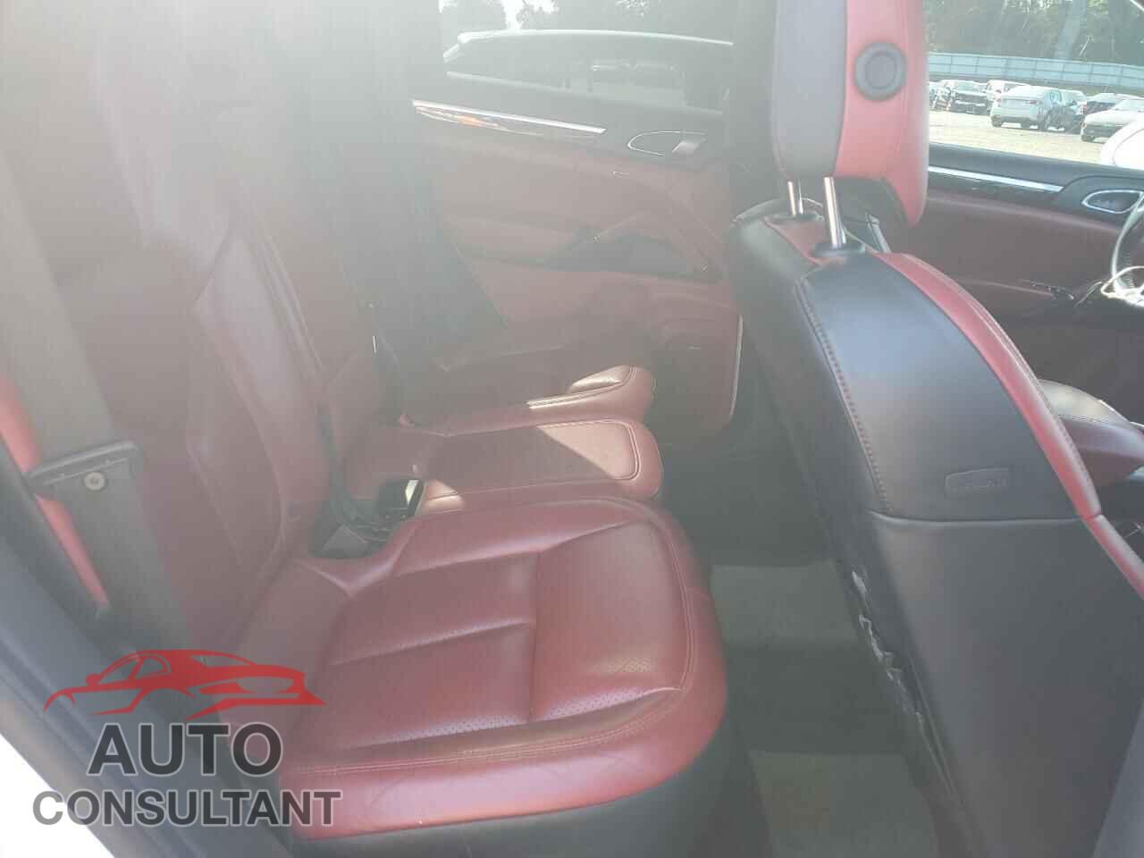 PORSCHE CAYENNE 2017 - WP1AA2A24HKA81676