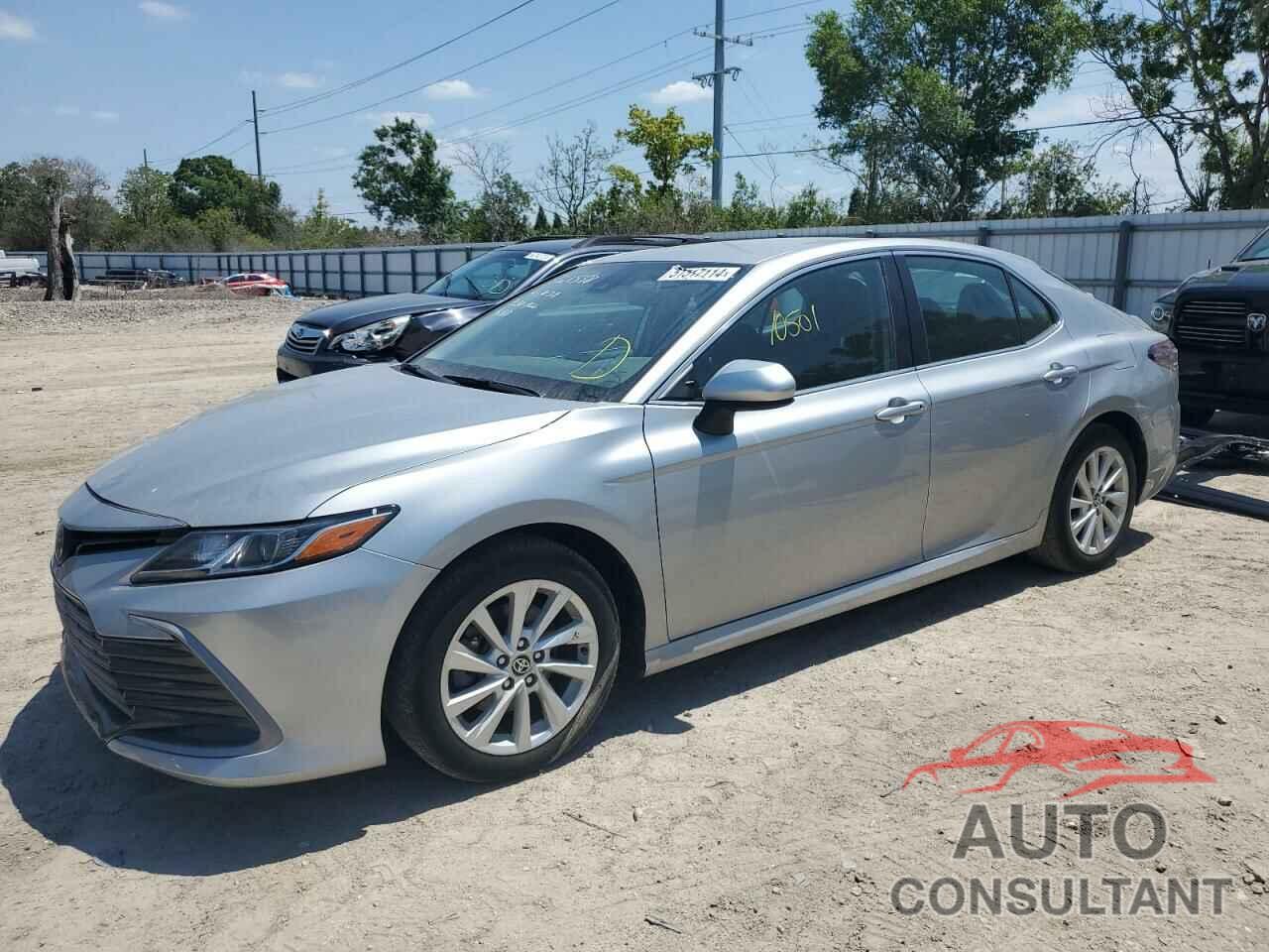 TOYOTA CAMRY 2022 - 4T1C11AK0NU074854