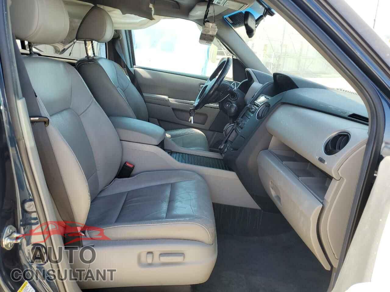 HONDA PILOT 2012 - 5FNYF4H77CB013165