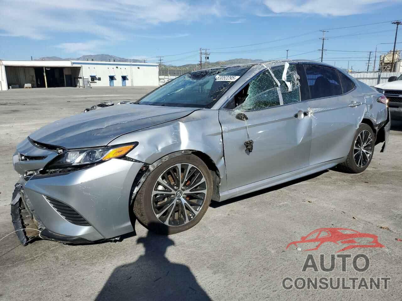 TOYOTA CAMRY 2018 - 4T1B11HK6JU621847
