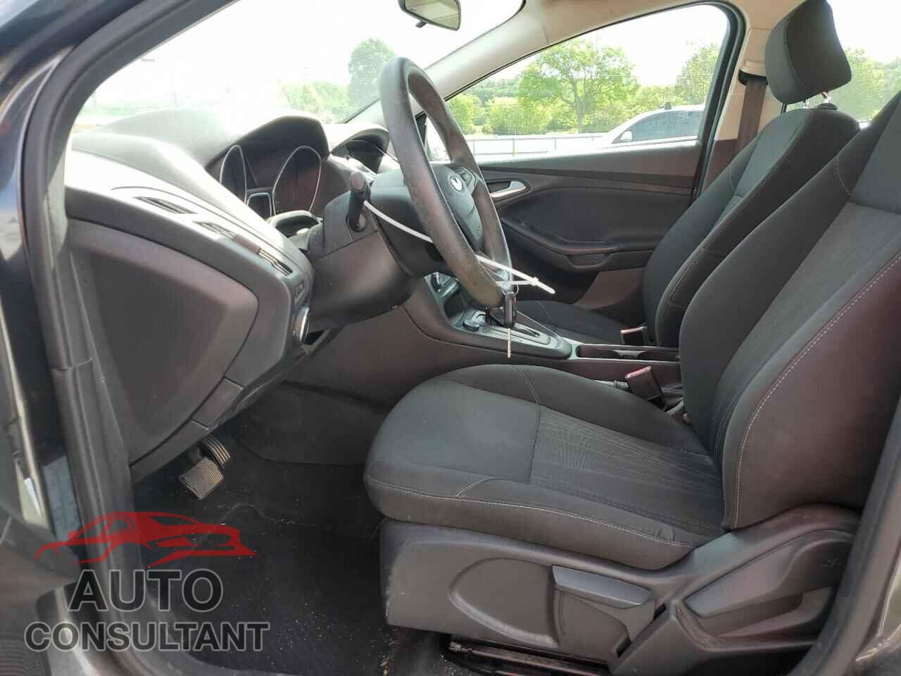 FORD FOCUS 2015 - 1FADP3F25FL370266