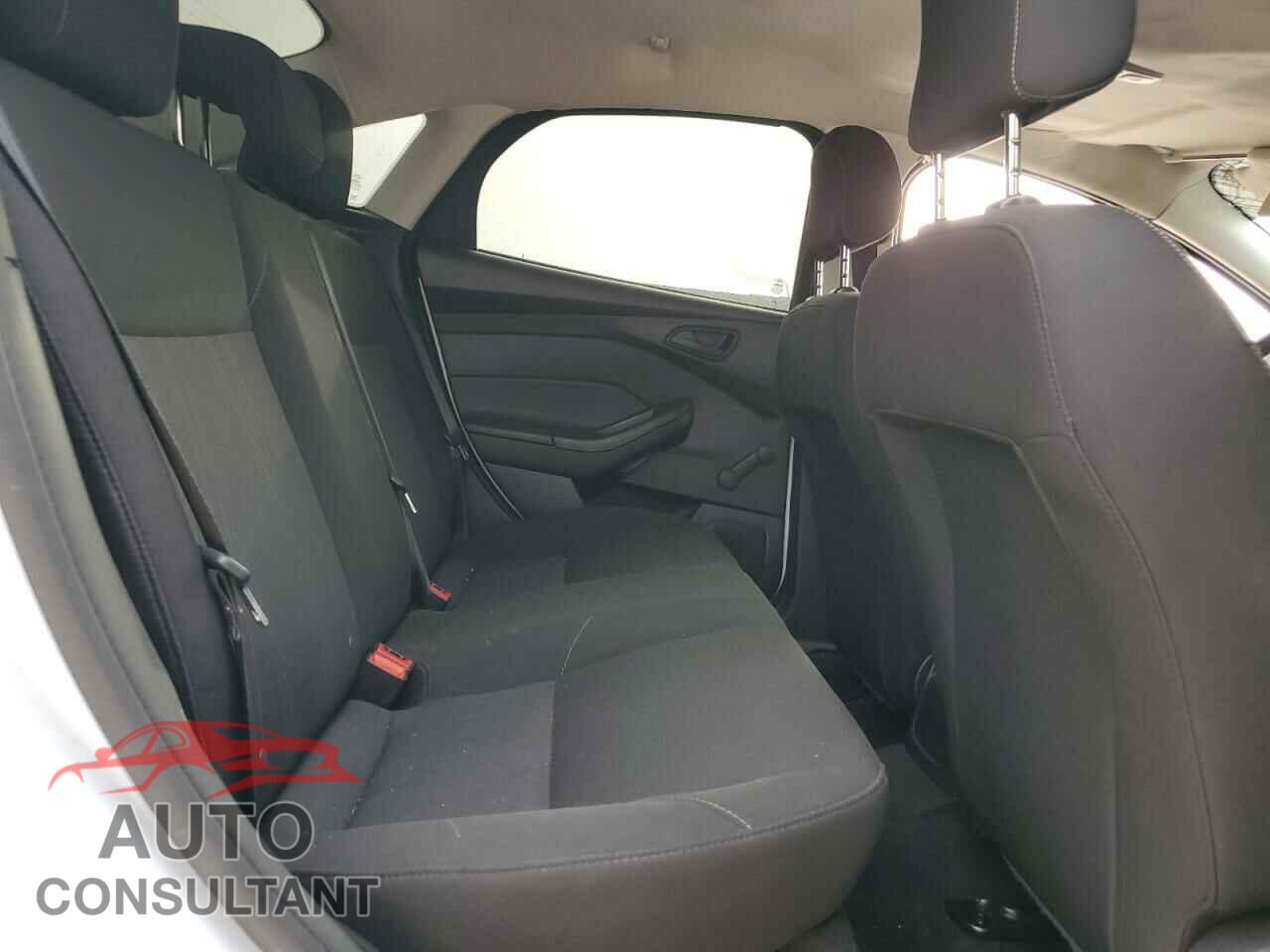 FORD FOCUS 2017 - 1FADP3E24HL313545