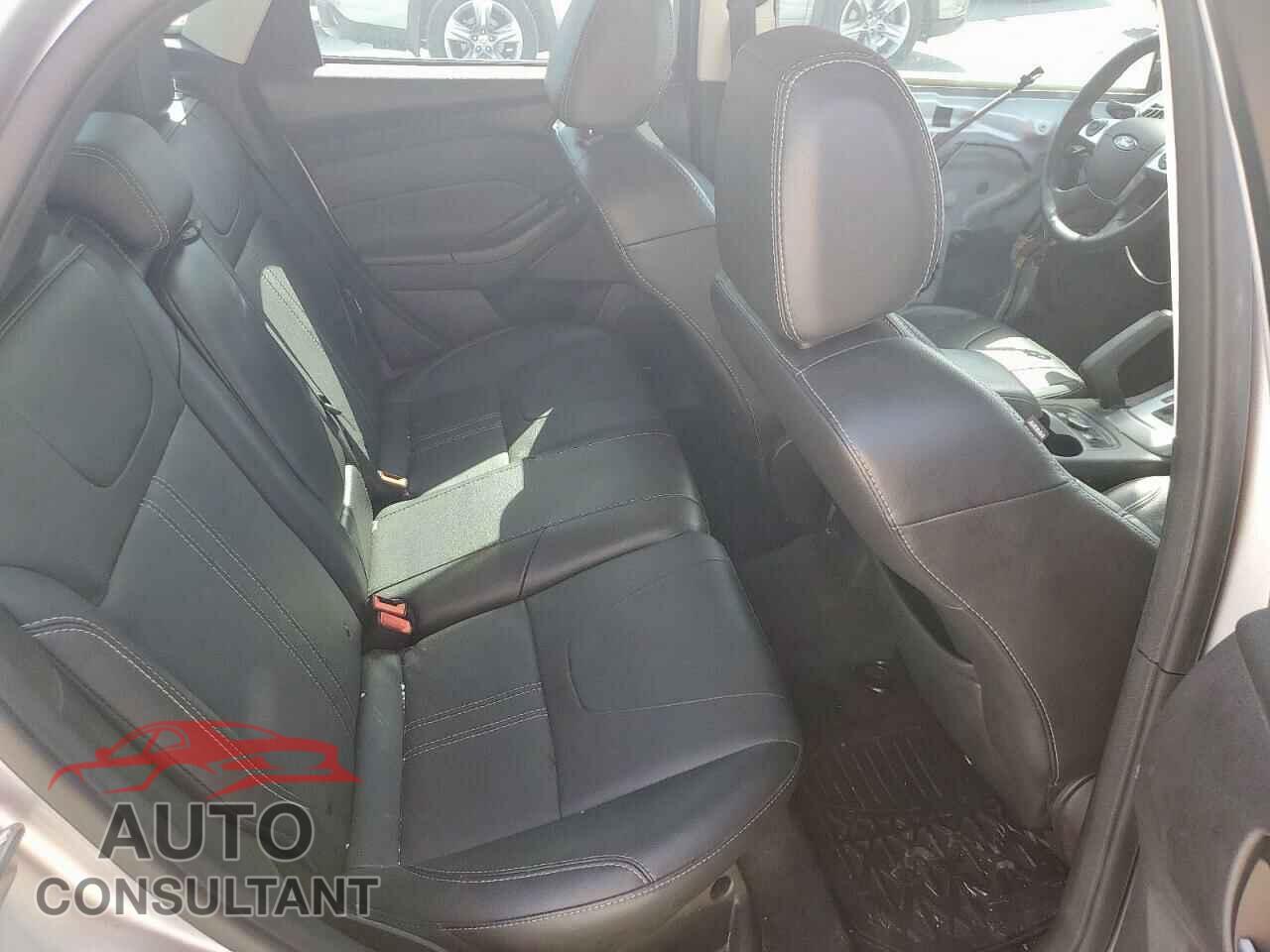FORD FOCUS 2014 - 1FADP3F26EL174643