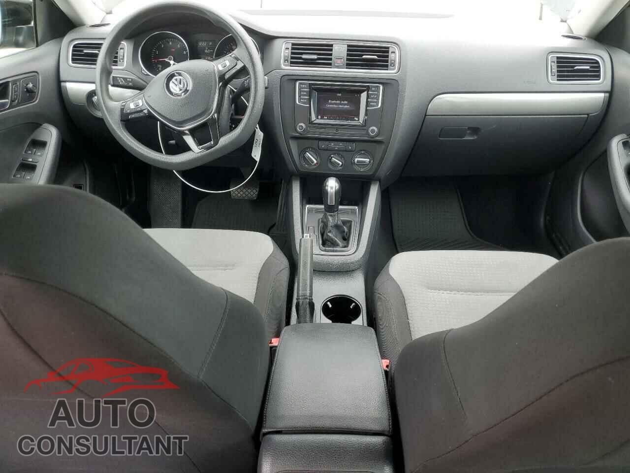 VOLKSWAGEN JETTA 2017 - 3VW2B7AJ5HM399643