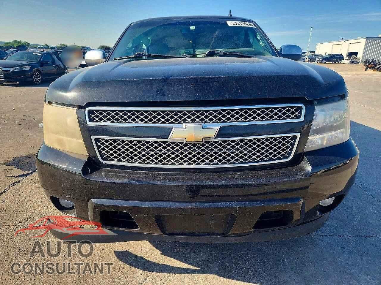 CHEVROLET SUBURBAN 2011 - 1GNSCKE06BR390872