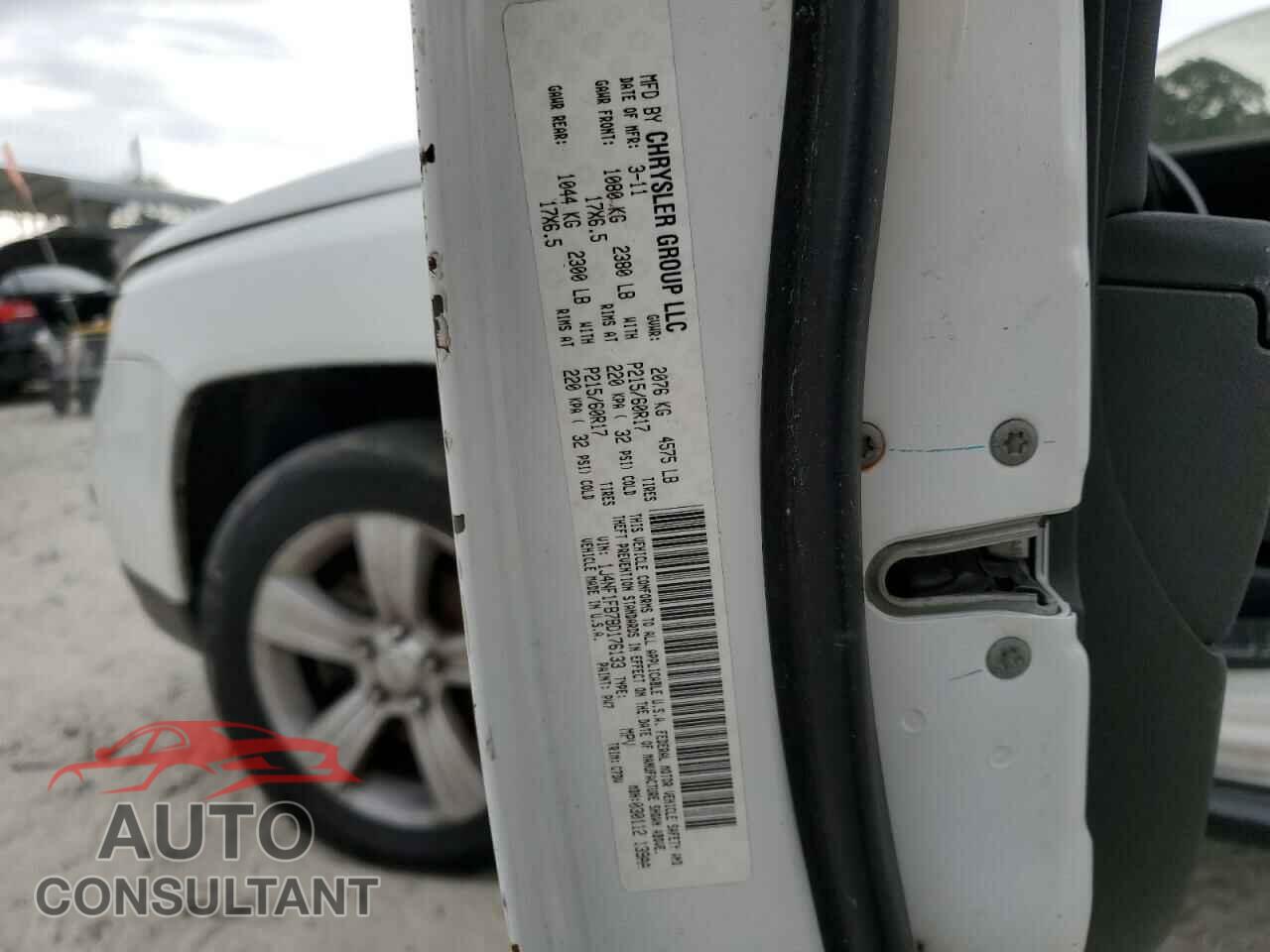 JEEP COMPASS 2011 - 1J4NF1FB7BD176133