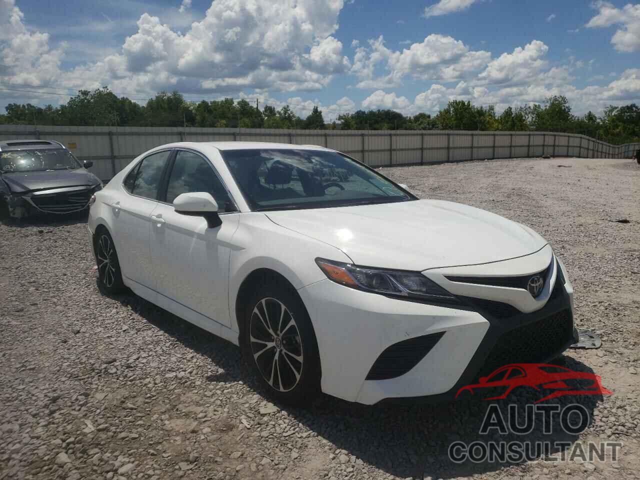 TOYOTA CAMRY 2018 - 4T1B11HK4JU646231