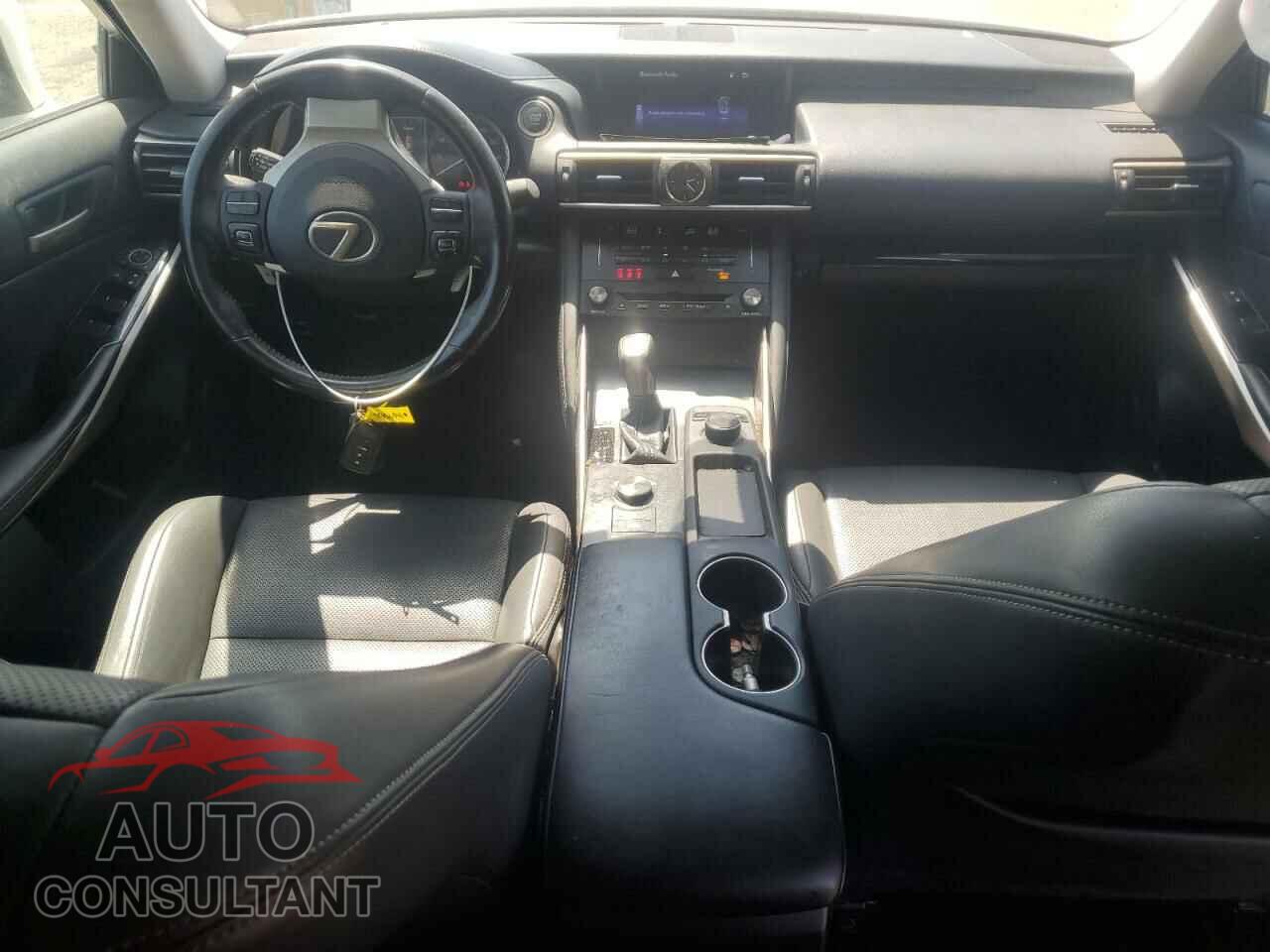 LEXUS IS 2018 - JTHBA1D21J5074893