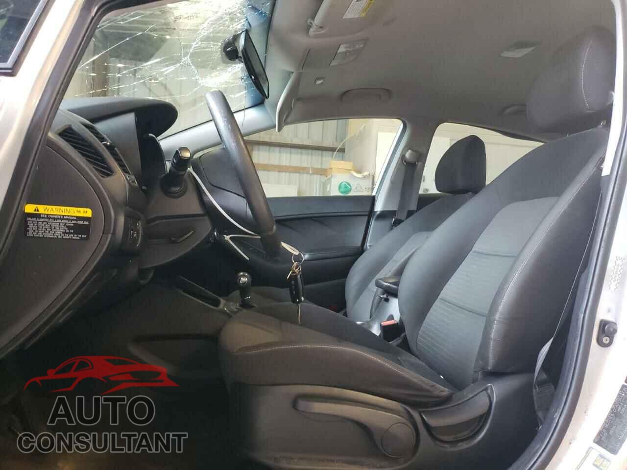 KIA FORTE 2016 - KNAFX4A6XG5460728