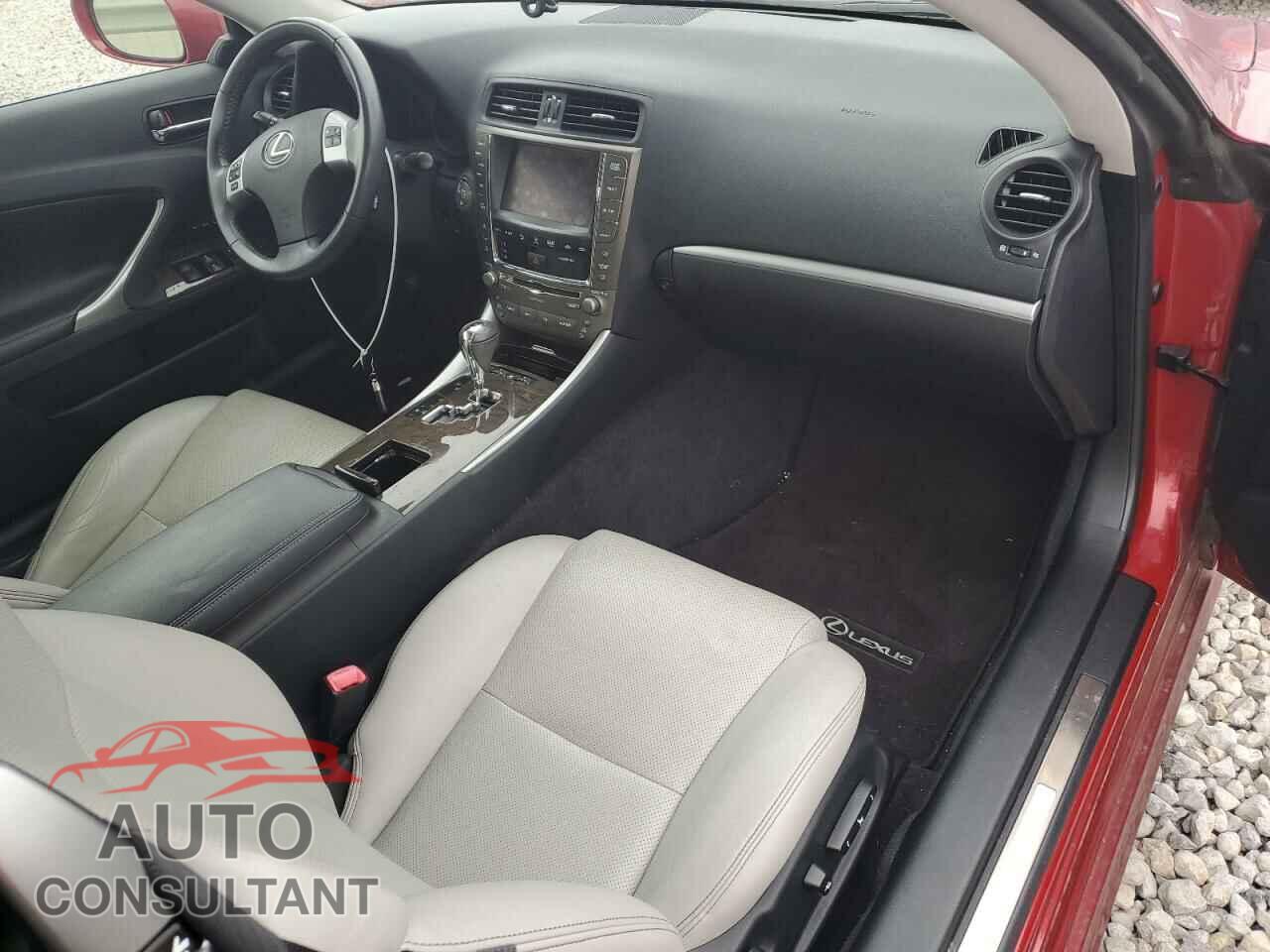 LEXUS IS 2011 - JTHFF2C21B2520084
