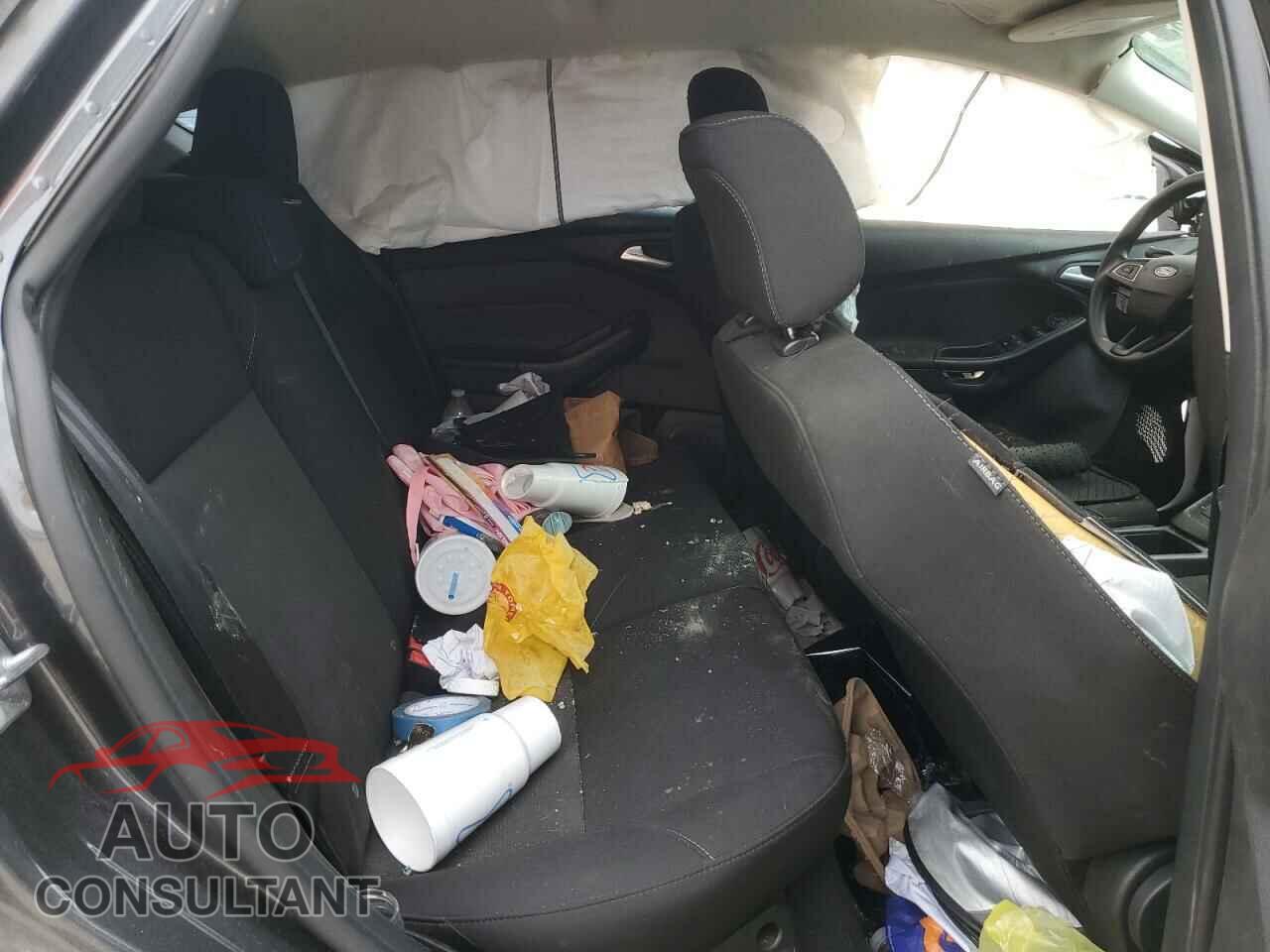 FORD FOCUS 2018 - 1FADP3K2XJL329520